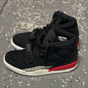 Air Jordan 312 s
Used a couple of times like new.